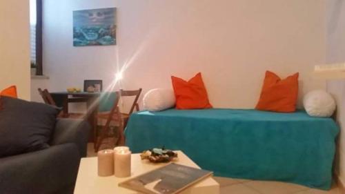 a living room with a couch and a table at B&B Antonella in Perito