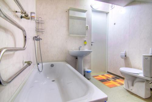 Kylpyhuone majoituspaikassa Hotel Luiize