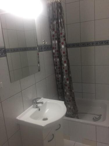 a bathroom with a sink and a mirror and a tub at Eden in Wisełka