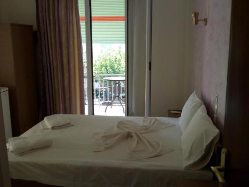 Ein Bett oder Betten in einem Zimmer der Unterkunft Hotel Ion