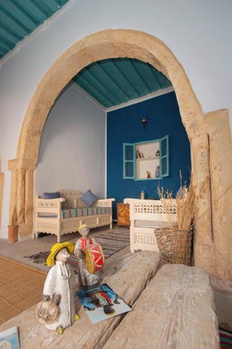 two figurines of people sitting in a room at Dar Tenast in Houmt Souk