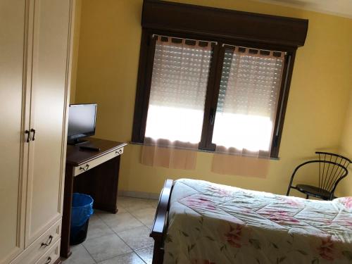 Μια τηλεόραση ή/και κέντρο ψυχαγωγίας στο B&B City Bar