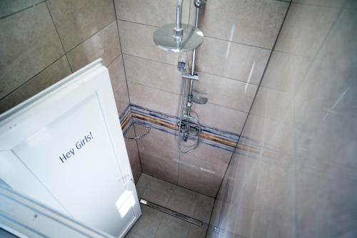 Ein Badezimmer in der Unterkunft The Good Place Hostel