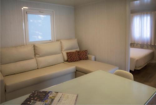 a small living room with a couch and a bed at Aranjuez Camping & Bungalows in Aranjuez