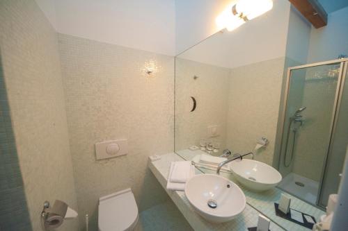 a bathroom with a sink and a toilet and a shower at Hotel zum Hofmaler in Potsdam