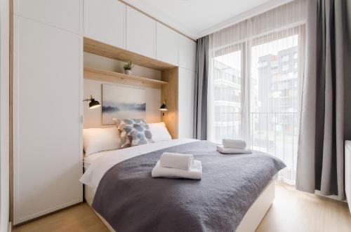 Main station balcony apartment