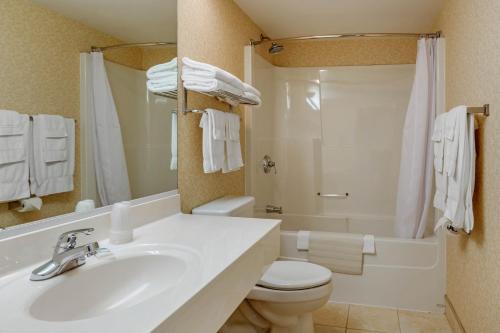 Koupelna v ubytování Ogunquit Hotel and Suites