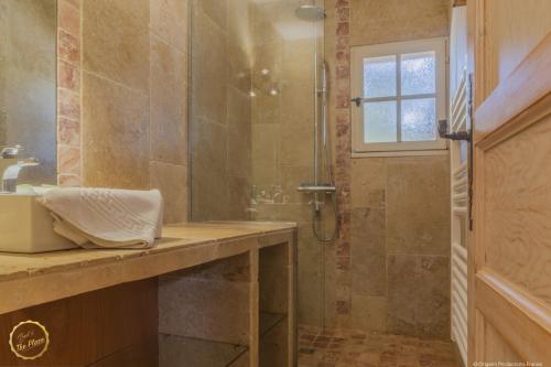 a bathroom with a shower and a sink at Les Garrigues de la Vallée des Baux in Paradou