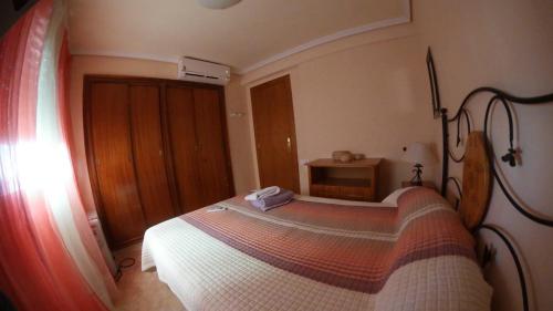 a bedroom with a bed in a room at Apartamento Premium in Calpe