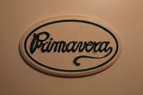 a frisbee sign on a wall with the word feminism at B&B 7Cento Ulivi in Valderice