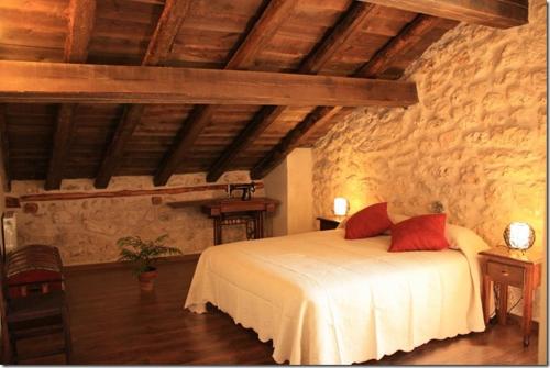 Ένα ή περισσότερα κρεβάτια σε δωμάτιο στο Casa Rural Los Yeros Aldeasoña - Segovia