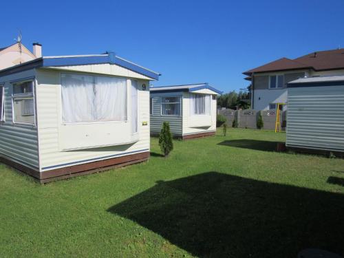a row of mobile homes in a yard at Rowyhills in Rowy