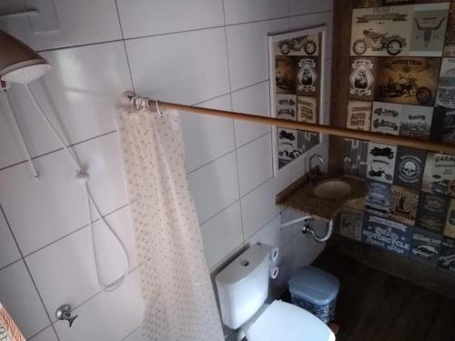 Hostel Dina & Suítesにあるバスルーム