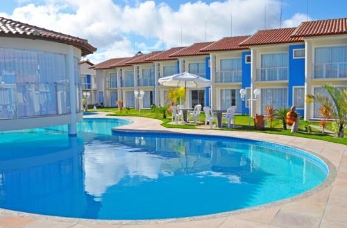 uma piscina no resort ou perto da villa Margarita em Residencial Mont Sião - Tonziro em Porto Seguro