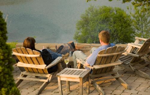 a man and a woman sitting in chairs on a patio at Lake Pointe Inn in McHenry