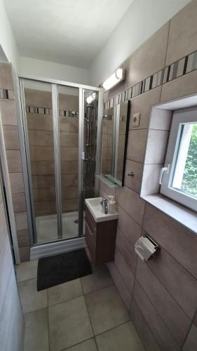 A bathroom at TimiBá
