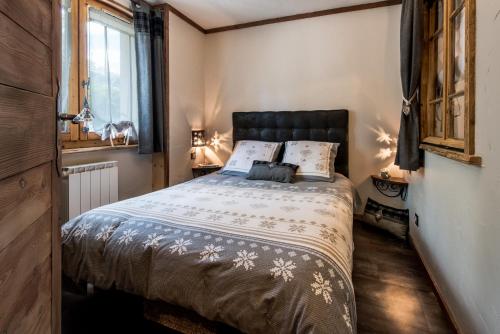 Giường trong phòng chung tại Aux pieds des cimes