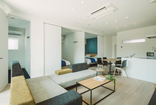 a living room with a couch and a table at Seacruise House Navio in Kami Amakusa