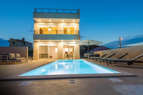 Villa Lele - peace, mountain & sea view, heated pool