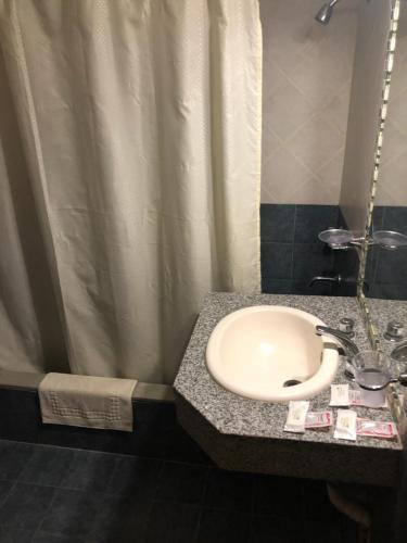a bathroom with a sink and a shower at Alto Rio Hondo in Termas de Río Hondo