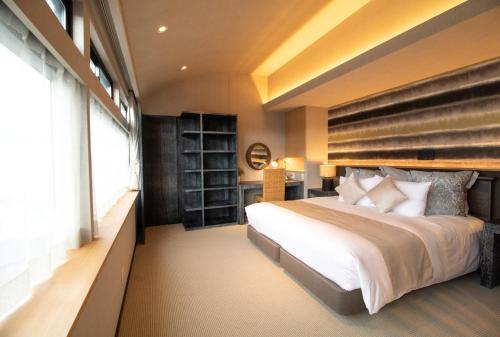 A bed or beds in a room at R&Run Kyoto Serviced Apartment & Suites