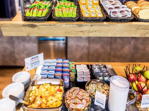 Makanan di atau berdekatan hotel