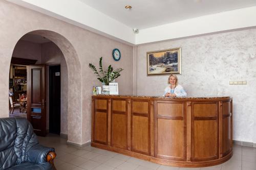 a woman sitting at a counter in a room at Pigy in Tatariv