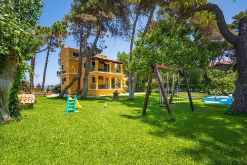 Gallery image of Zarkadis Beach Apartments in Tsilivi