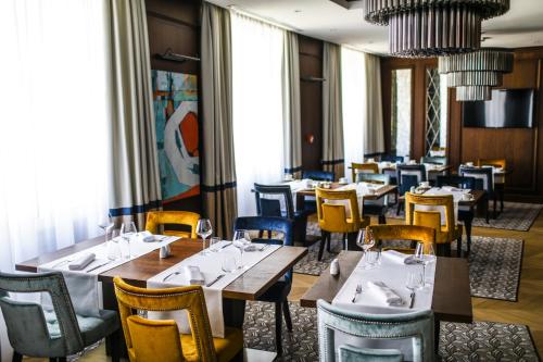 a dining room with tables and chairs in a restaurant at Hotel Centar No.1 in Belgrade