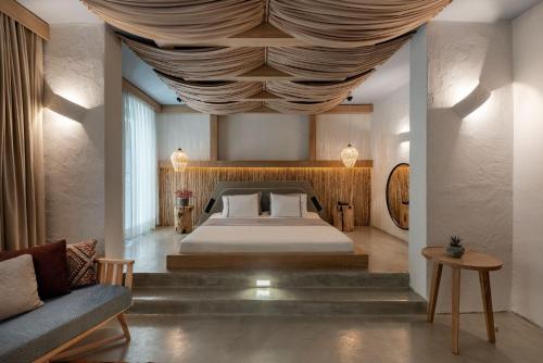 Postel nebo postele na pokoji v ubytování Harbour Suites Fethiye