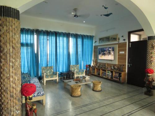 Televisyen dan/atau pusat hiburan di IbisHouse Farm Stay