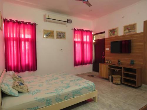 Televisyen dan/atau pusat hiburan di IbisHouse Farm Stay