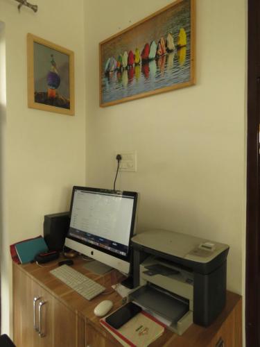 Televisyen dan/atau pusat hiburan di IbisHouse Farm Stay