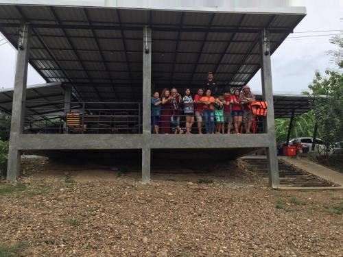 a group of people standing on the back of a truck at ชลลดา ริเวอร์ โฮมสเตย์ แก่งกระจาน in Ban Wang Malako