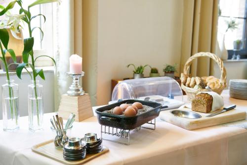 a table with eggs in a basket on it at Schwanenhof Hotel und Restaurant in Erkelenz