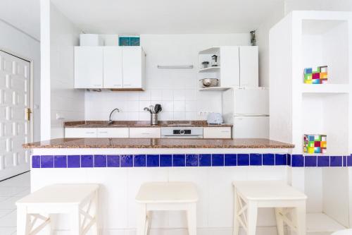 A kitchen or kitchenette at Apartamentos Cabrera