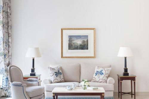Χώρος καθιστικού στο Le Bristol Paris, Oetker Hotels