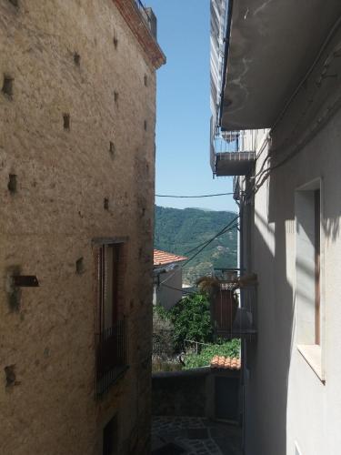 a view from an alley between two buildings at Monolocale in via San Sebastiano Ficarra in Ficarra