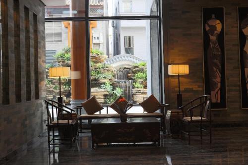 a room with a table and chairs and a large window at Xiang Yun Sha Garden Hotel Shunde in Shunde