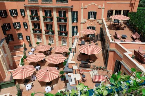 an aerial view of a courtyard with umbrellas at Rocco Forte Hotel De La Ville in Rome