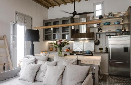 A kitchen or kitchenette at One Manto Square
