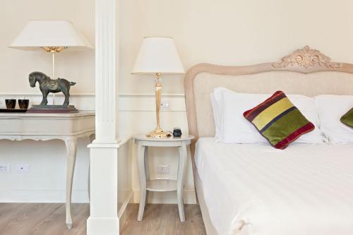 Postel nebo postele na pokoji v ubytování Hotel Leon d'Oro