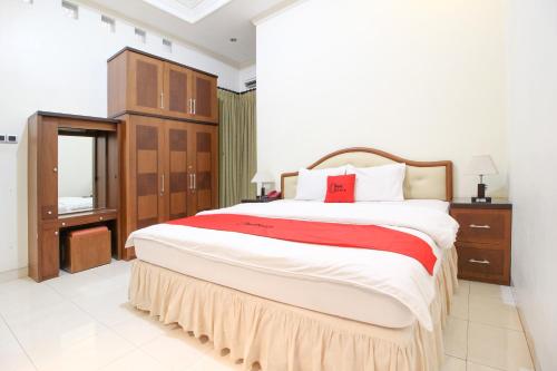 Кровать или кровати в номере RedDoorz plus @ Tegal Panggung