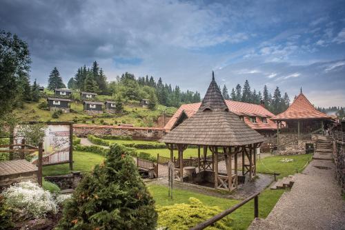 a building with a gazebo in a yard at Lobogo Resort in Vlăhiţa