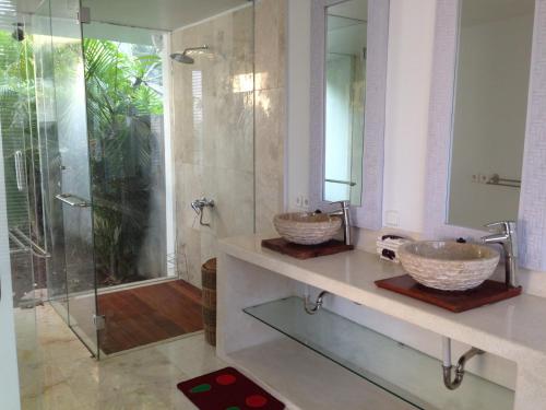 Un baño de 4 bdr beachfront villa Pantai