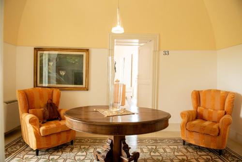 a living room with a table and two chairs at Relais Masseria Villa Cenci in Cisternino