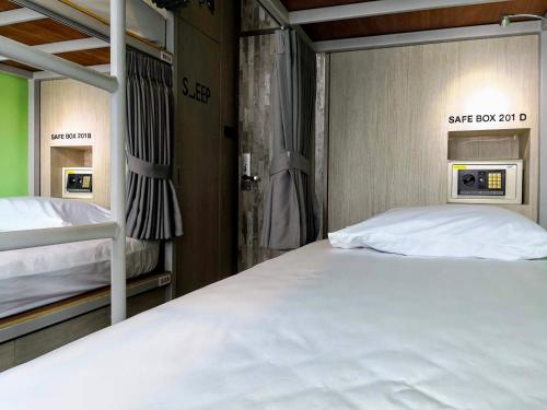 Säng eller sängar i ett rum på Asleep by Lantana