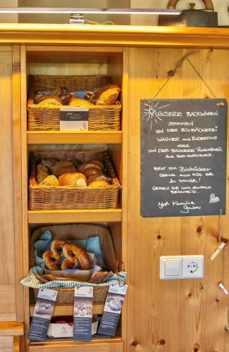 a bakery with pastries and a sign on a wall at Hotel An der Brunnader - Die Therme befindet sich 4 Geh-Minuten entfernt in Bad Birnbach