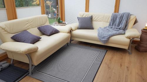 a couch and two chairs in a living room at Ferienwohnung Manuela in Adnet