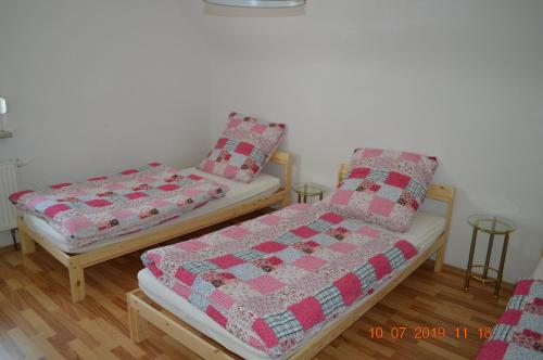 two twin beds in a room with at Ferienwohnung Pitz in Saarbrücken